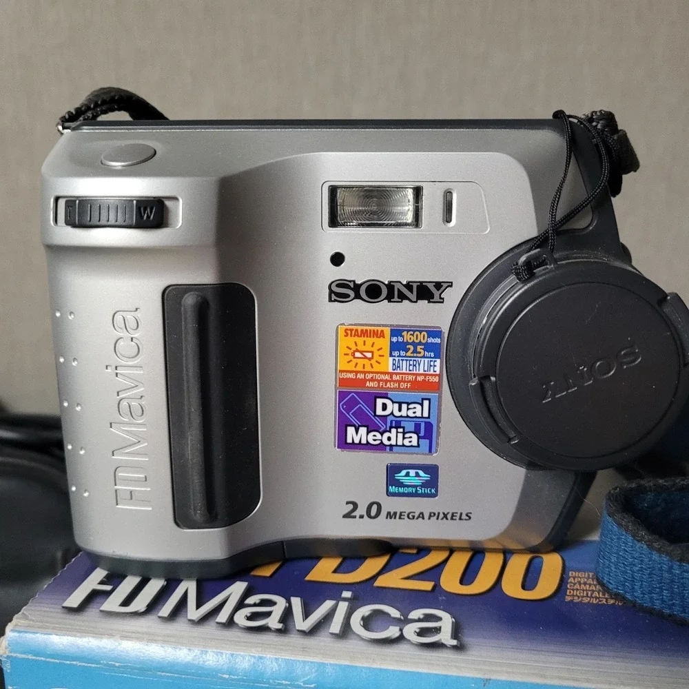 Vintage Sony Digital Mavica MVC-FD200 Camera Bundle - Complete in Box (CIB)